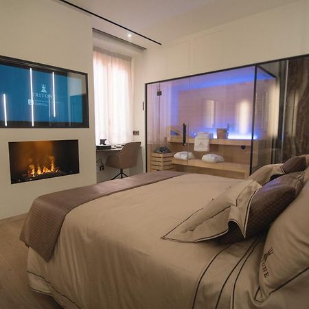 Tritone Luxury Suites Fontana Di Trevi Roma Exterior foto