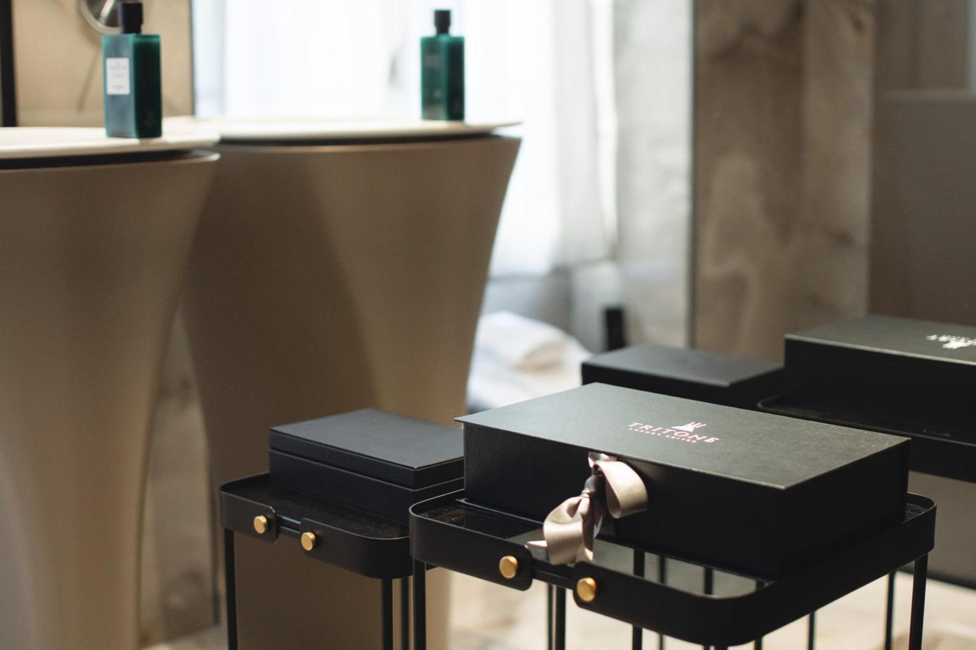 Tritone Luxury Suites Fontana Di Trevi Roma Exterior foto