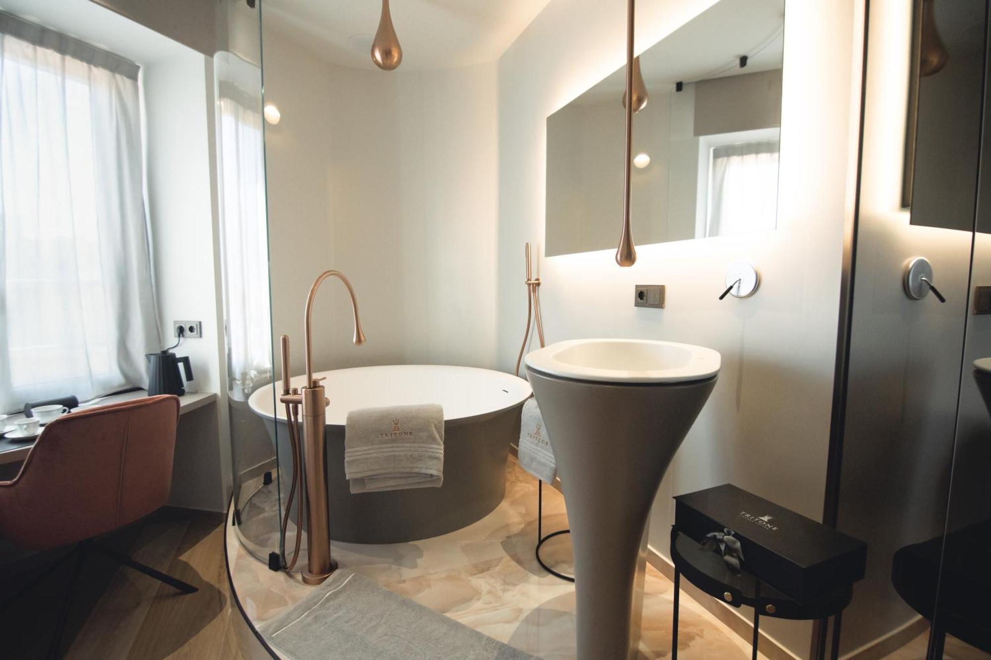 Tritone Luxury Suites Fontana Di Trevi Roma Exterior foto